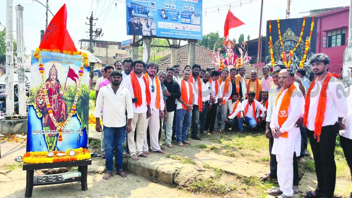 ಶಿವಾಜಿ ಸರ್ಕಲ್ನಲ್ಲಿ ದುರ್ಗಾದೇವಿಗೆ ವಿಶೇಷ ಪೂಜೆ