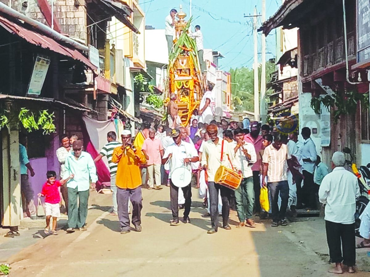 ವಿಜ್ರಂಭಣೆಯಿಂದ ಜರುಗಿದ ವೆಂಕಟೇಶ್ವರ್ ರಥೋತ್ಸವ