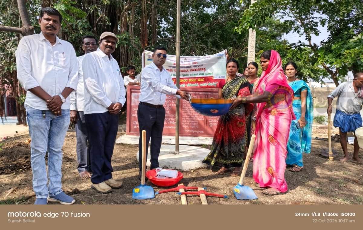 ಅಮೃತ ಸರೋವರದ ದಂಡೆಯಲ್ಲಿ ಸ್ವಚ್ಛತಾ ಕಾರ್ಯ