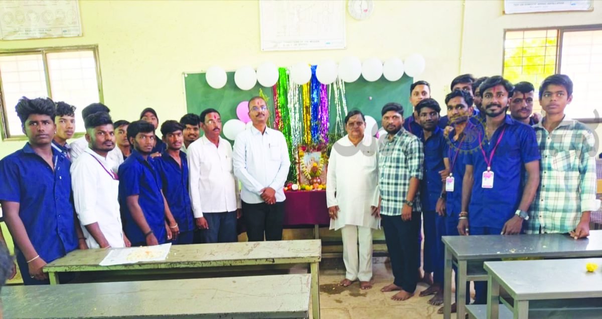 ಕೈಗಾರಿಕಾ ತರಬೇತಿ ಕೇಂದ್ರದಲ್ಲಿ ಆಯುಧ ಪೂಜೆ