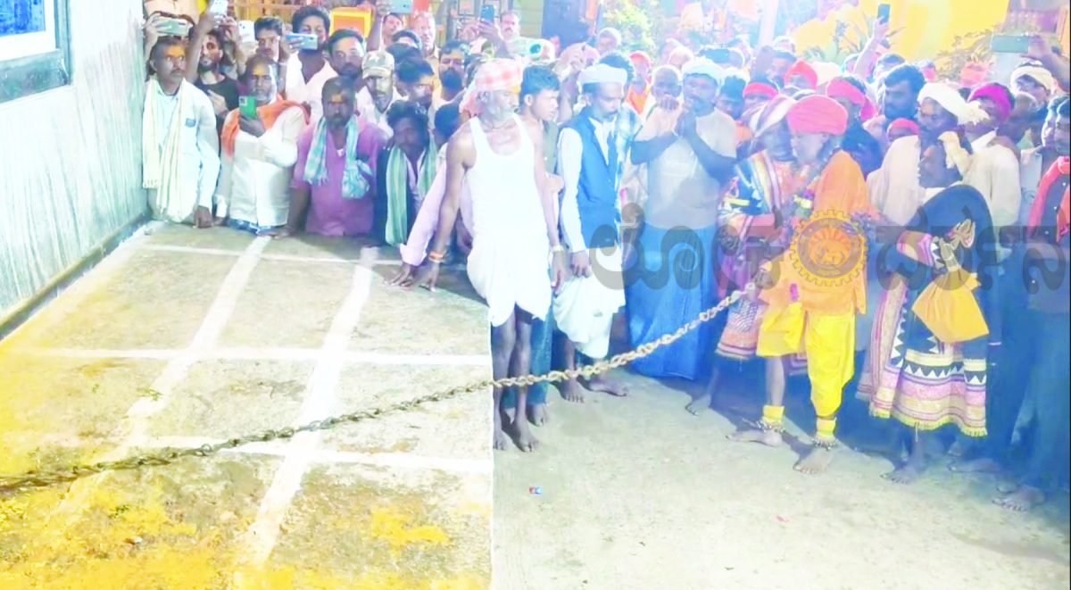 ಲಕ್ಷ್ಮೇಶ್ವರದಲ್ಲಿ ಹೊನ್ನಕೇರಿ ಮಲ್ಲಯ್ಯನ ಸರಪಣಿ ಪವಾಡ ಶ್ರದ್ಧಾಭಕ್ತಿಯಿಂದ ಜರಗಿತು