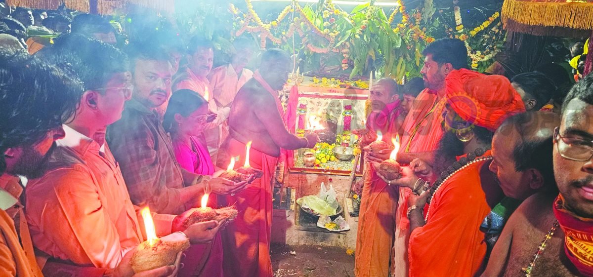 ಉಗರಗೋಳ ರೇಣುಕಾ ಯಲ್ಲಮ್ಮನ ಗುಡ್ಡದಲ್ಲಿ ವಿಜಯದಶಮಿ ಜಾತ್ರೋತ್ಸವ