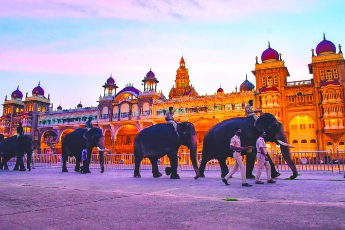 ಮೈಸೂರು ದಸರಾ ಶಿಷ್ಟಾಚಾರ ವಿವಾದಕ್ಕೆ ದಲಿತರ ಗೌರವದ ಬಣ್ಣ ನೀಡಿದ ಜೆಡಿಎಸ್; ಕಾಂಗ್ರೆಸ್ ವಿರುದ್ಧ ವಾಗ್ದಾಳಿ