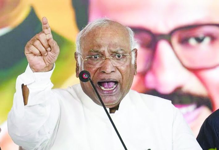 ಚೀನಾ ನೀತಿ ಕುರಿತು ಮೋದಿ ಅವರಿಗೆ ಖರ್ಗೆ ಸವಾಲು; ಗಡಿ ಭದ್ರತೆ, ವ್ಯಾಪಾರ ಕೊರತೆ ಬಗ್ಗೆ ಉತ್ತರಿಸುವಂತೆ ಆಗ್ರಹ