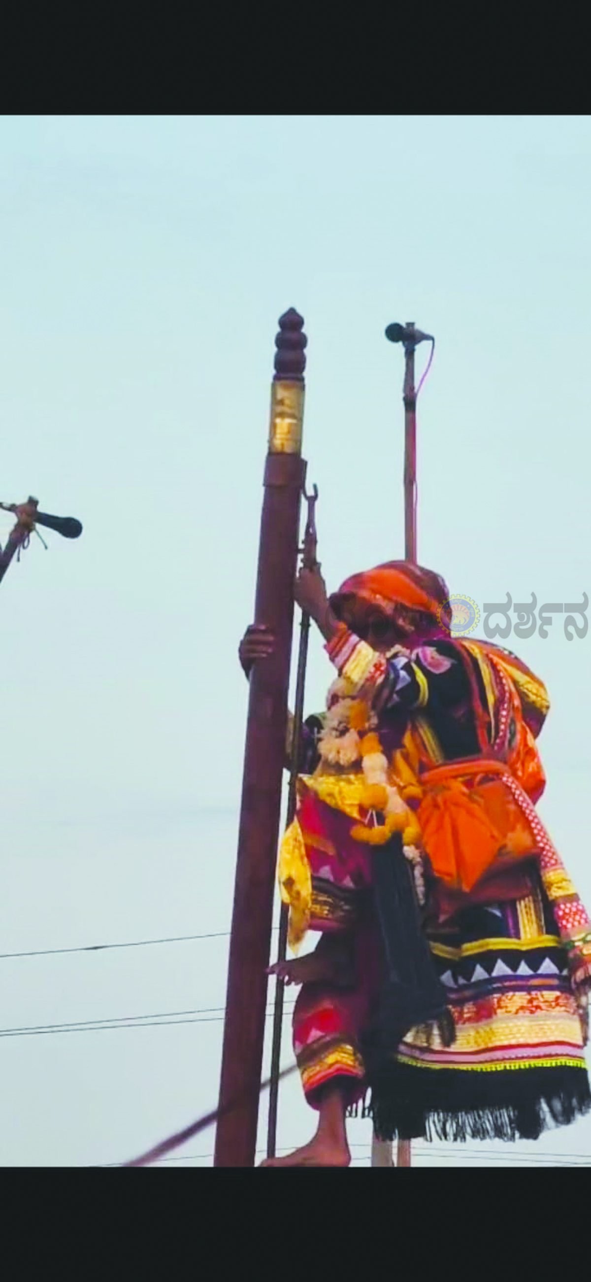 ಕೆಂಪುಕೋಟೆಯ ಮೇಲೆ ಮುತ್ತು ಚೆಲ್ಲಿ ತಲೇ ಪರಾಕ್