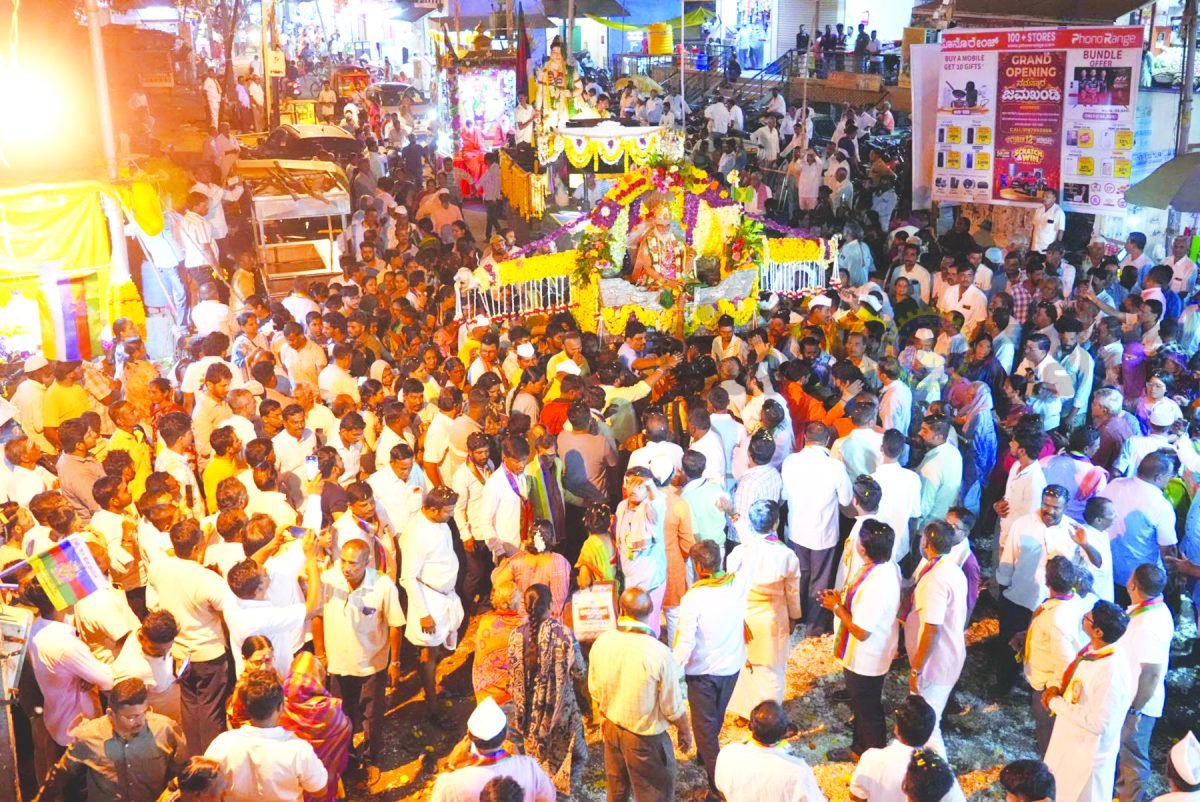 ಜಮಖಂಡಿಯಲ್ಲಿ ರಂಭಾಪುರಿ ಪೀಠದ ಜಗದ್ಗುರುಗಳ ಭವ್ಯ ಅಡ್ಡಪಲ್ಲಕ್ಕಿ ಮಹೋತ್ಸವ