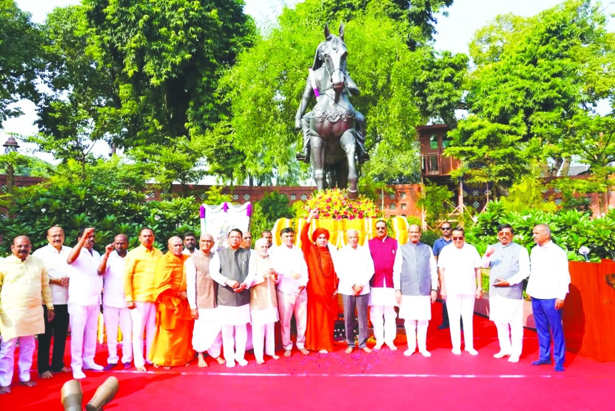 ಸಂಸತ್ ಆವರಣದ ಪ್ರೇರಣಾ ಸ್ಥಳದಲ್ಲಿ ರಾಣಿ ಚೆನ್ನಮ್ಮನವರ ಜನ್ಮ ಜಯಂತಿ ಮತ್ತು 202ನೇ ವಿಜಯೋತ್ಸವ ವಿಜೃಂಭಣೆಯಿಂದ ಆಚರಣೆ