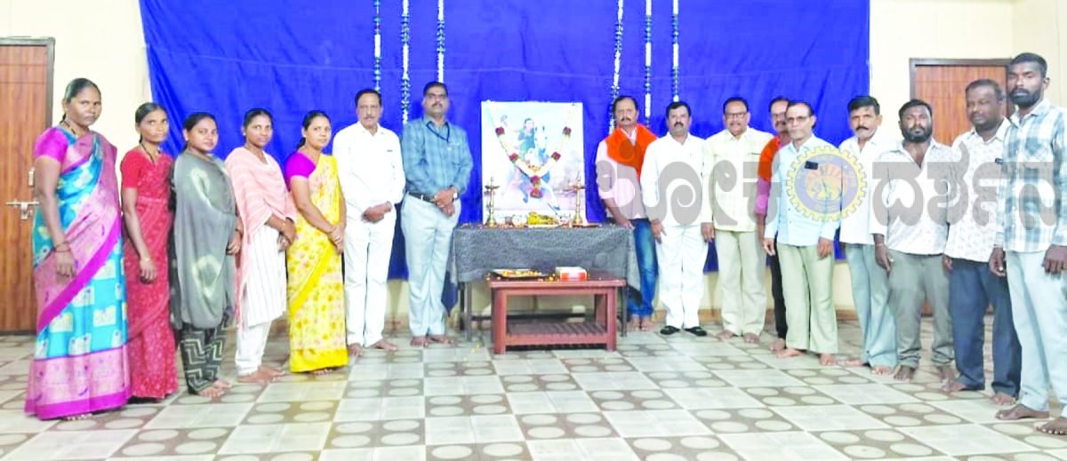ಚುನಾವಣಾ ನೀತಿ ಸಂಹಿತೆ ಹಿನ್ನೆಲೆ: ಬಳ್ಳಾರಿಯಲ್ಲಿ ಕಿತ್ತೂರು ರಾಣಿ ಚೆನ್ನಮ್ಮ ಜಯಂತಿ ಸರಳ ಆಚರಣೆ