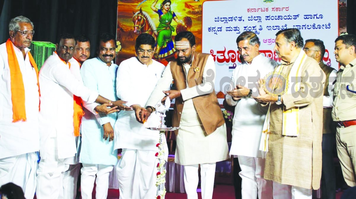 ಕಿತ್ತೂರು ರಾಣಿ ಚೆನ್ನಮ್ಮ ಮಹಿಳಾ ಸಬಲೀಕರಣದ ಪ್ರತೀಕ ಜಿಲ್ಲಾ ಉಸ್ತುವಾರಿ ಸಚಿವ ವಿಜಯಾನಂದ ಕಾಶಪ್ಪನವರ ಅಭಿಮತ ಬಾಗಲಕೋಟೆಯಲ್ಲಿ ಕಿತ್ತೂರು ರಾಣಿ ಚೆನ್ನಮ್ಮ ಜಯಂತಿ
