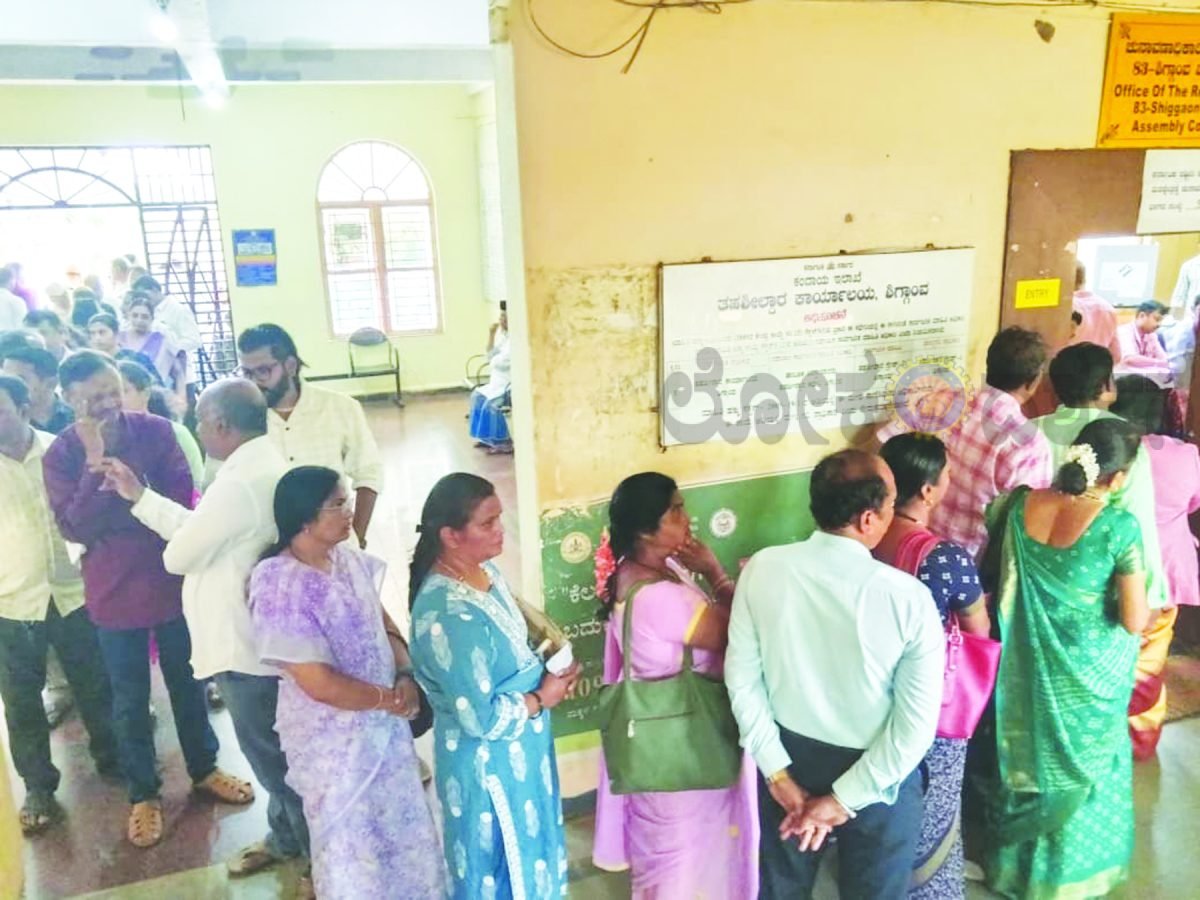 ಕರ್ನಾಟಕ ಪಶ್ಚಿಮ ಪದವೀಧರರ ಮತಕ್ಷೇತ್ರದ ಚುನಾವಣೆ:     ಶಾಂತಿಯುತ ಮತದಾನ- ಅ.27 ರಂದು ಮತ ಎಣಿಕೆ:  ಡಾ.ವಿಜಯಮಹಾಂತೇಶ ದಾನಮ್ಮನವರ