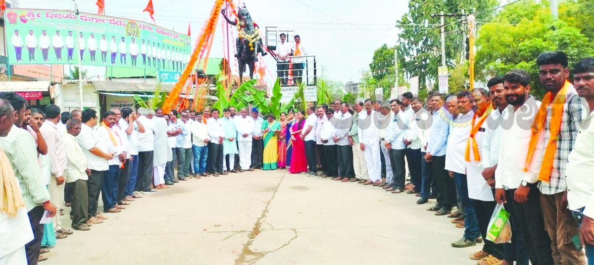 ಯಲಬುರ್ಗಾದಲ್ಲಿ ಸರಳವಾಗಿ ಚನ್ನಮ್ಮ ಜಯಂತಿ ಆಚರಣೆ