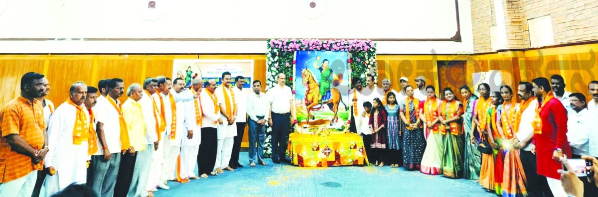 ಗದಗ ಜಿಲ್ಲಾಡಳಿತ ಭವನದಲ್ಲಿ  ವೀರರಾಣಿ   ಕಿತ್ತೂರು ಚೆನ್ನಮ್ಮ ಜಯಂತಿ ಆಚರಣೆ