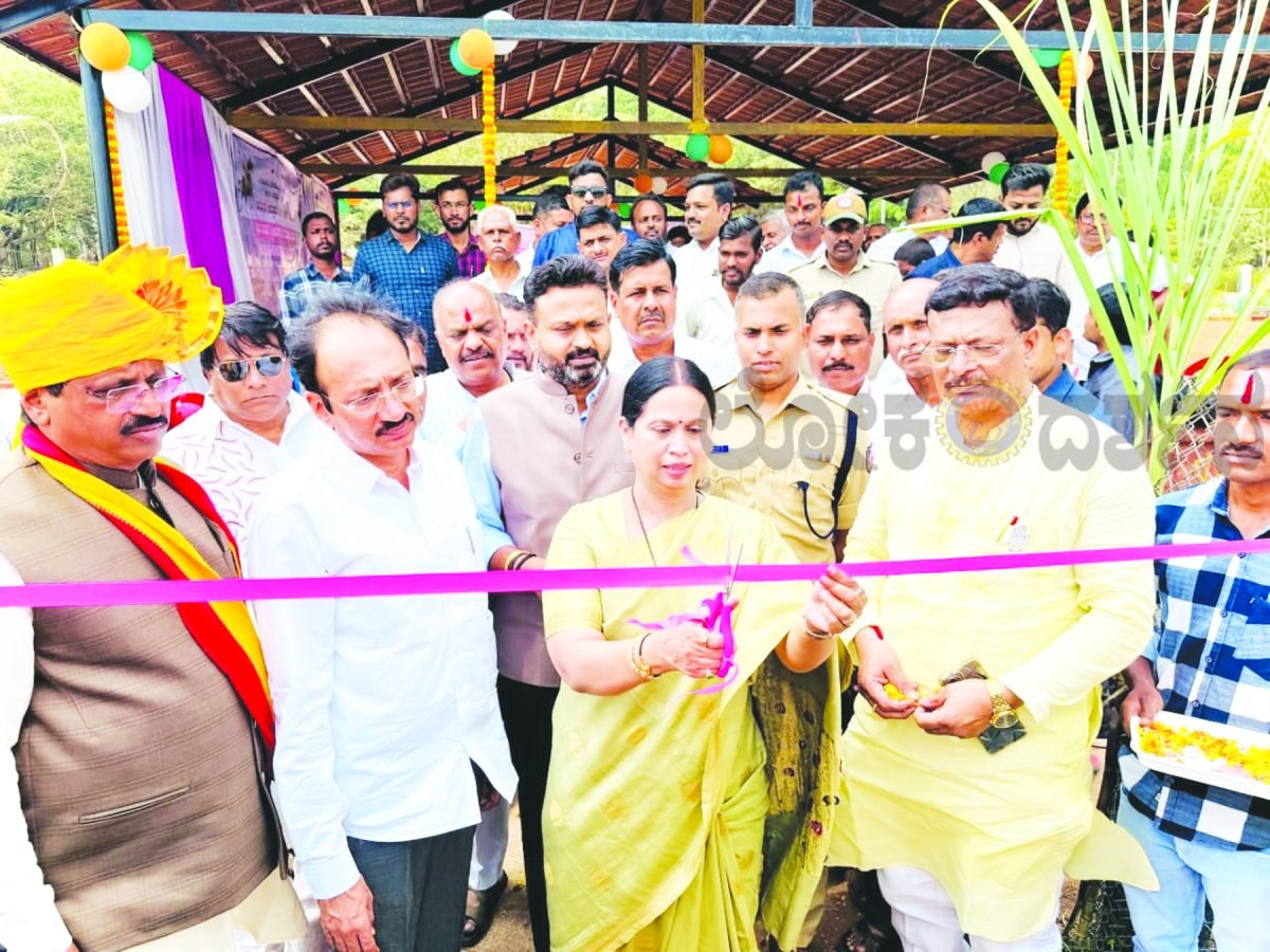 ಕಿತ್ತೂರು ಉತ್ಸವ-2026: ಜಲ ಕ್ರೀಡೆ, ದೋಣಿ ವಿಹಾರಕ್ಕೆ ಲಕ್ಷ್ಮೀ ಹೆಬ್ಬಾಳಕರ್ ಚಾಲನೆಪ್ರವಾಸಿಗರಿಗೆ ಸಾಹಸಮಯ ಜಲ ಕ್ರೀಡೆಗಳ ಆಕರ್ಷಣೆ; ಸುರಕ್ಷತೆಗೆ ವಿಶೇಷ ಆದ್ಯತೆ