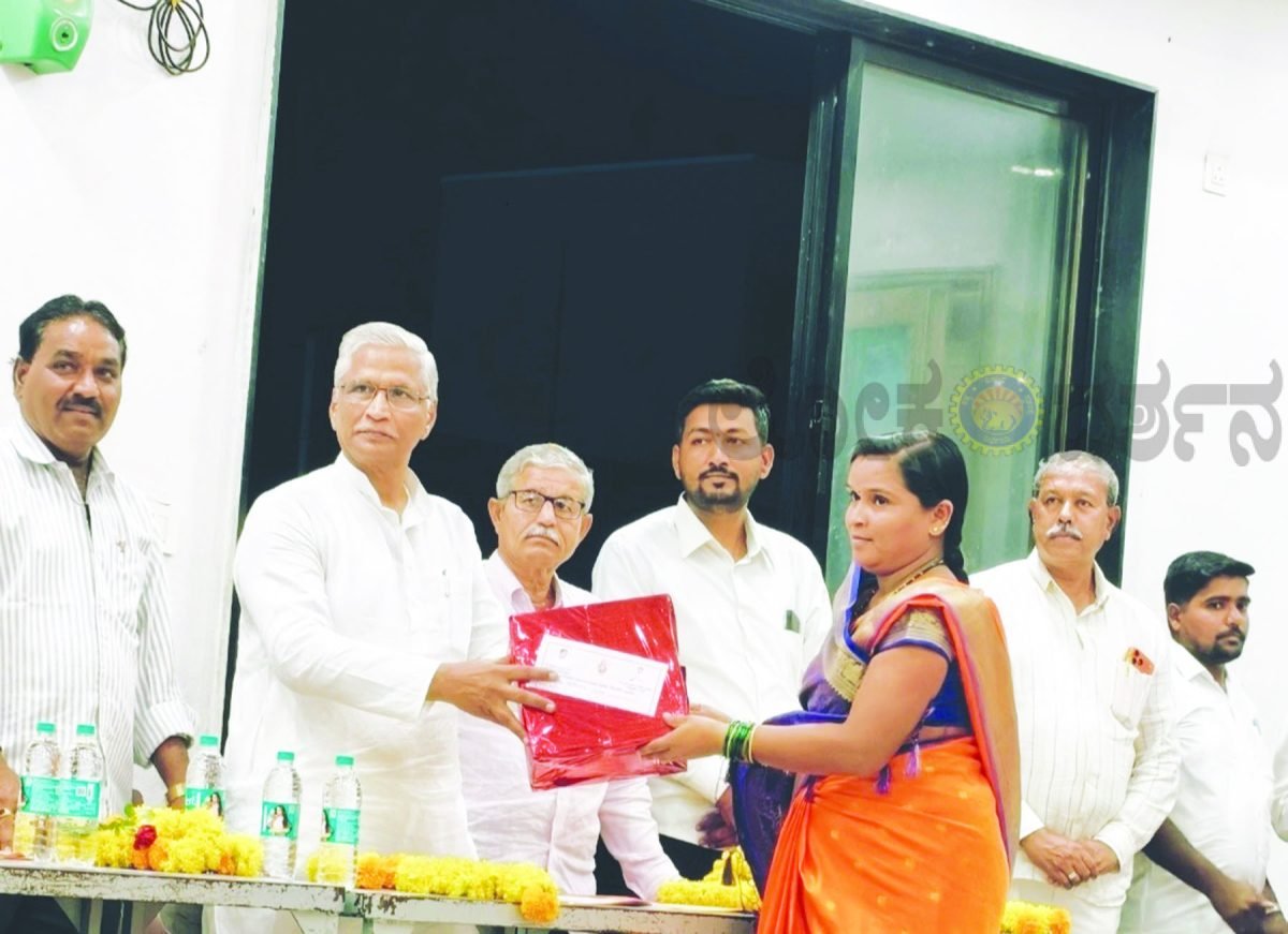 ಶಿನಾಳ ಗ್ರಾಮದಲ್ಲಿ ಹೋಂ ಮಿನಿಸ್ಟರ್ ಸಾಂಸ್ಕೃತಿಕ ಕಾರ್ಯಕ್ರಮಗಳಿಗೆ ಮಾಜಿ ಸಚಿವ ಶ್ರೀಮಂತ ಪಾಟೀಲ ಮೆಚ್ಚುಗೆ
