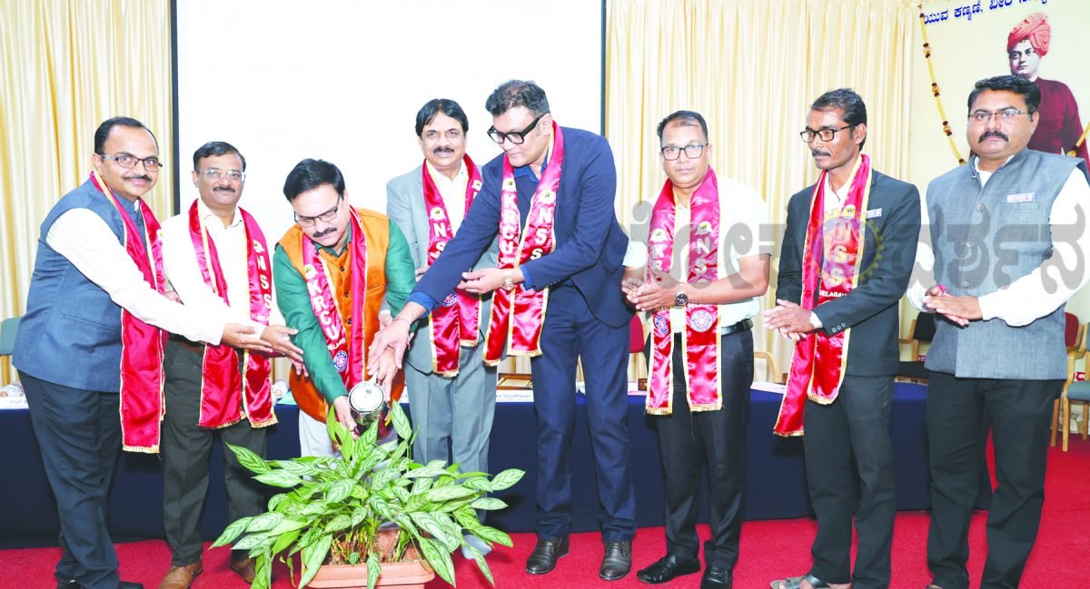 ಕಿತ್ತೂರು ರಾಣಿ ಚನ್ನಮ್ಮ ವಿಶ್ವವಿದ್ಯಾಲಯದಲ್ಲಿ ಎನ್‌ಎಸ್‌ಎಸ್ ಪ್ರಶಸ್ತಿ ಪ್ರದಾನ ಹಾಗೂ ಕಾರ್ಯಾಗಾರ ಯಶಸ್ವಿ ಸಂಪನ್ನ: ಯುವಜನತೆಯಿಂದಲೇ ಸುಭದ್ರ ರಾಷ್ಟ್ರ ನಿರ್ಮಾಣ