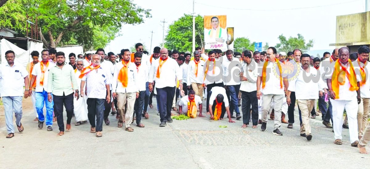 ವಿರೂಪಾಕ್ಷ ಮಾಮನಿ ಶೀಘ್ರ ಆರೋಗ್ಯ ಚೇತರಿಕೆಗಾಗಿ ಶ್ರೀ ರೇಣುಕಾ ಯಲ್ಲಮ್ಮ ದೇವಿಗೆ ಸಂಕಲ್ಪ ಪಾದಯಾತ್ರೆ ಮತ್ತು ವಿಶೇಷ ಪೂಜೆ