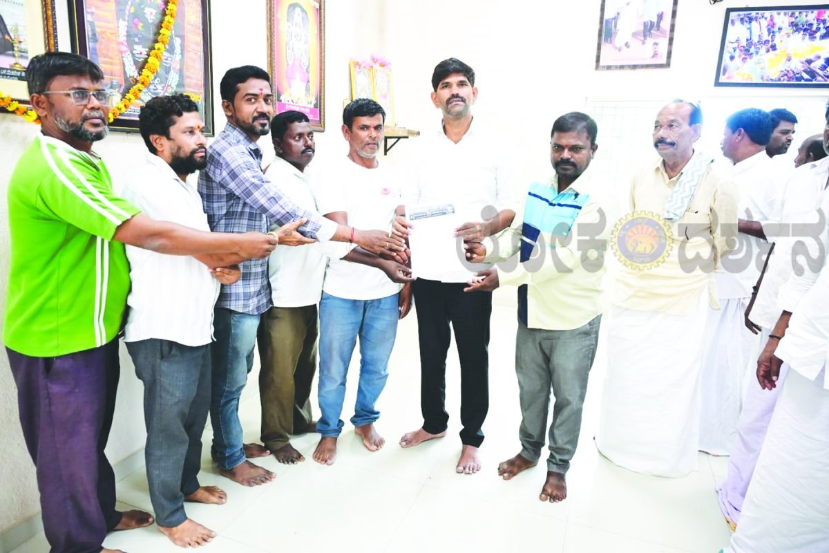 ಹೊರಗುತ್ತಿಗೆ ಪೌರ ನೀರು ಸರಬರಾಜು ನೌಕರರನ್ನು ಪೌರ ಕಾರ್ಮಿಕರ ಮಾದರಿಯಲ್ಲಿ ವಿಶೇಷ ನೇರ ನೇಮಕಾತಿ ಮತ್ತು ನೇರ ಪಾವತಿ ಮಾಡುವಂತೆ ಮನವಿ