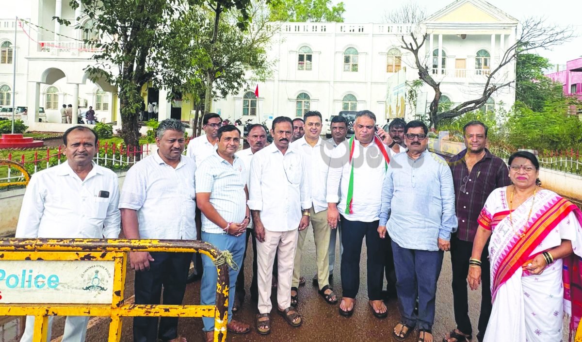 ಕಾಂಗ್ರೆಸ್  ಅಭ್ಯರ್ಥಿ ಮೋಹನ ಲಿಂಬಿಕಾಯಿ ನೂರಕ್ಕೆ ನೂರರಷ್ಟು ಗೆಲ್ಲುವುದು ಶತಸಿದ್ದ : ಶಾಸಕ ಪಠಾಣ