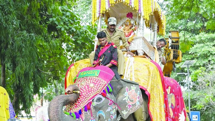 ದಸರಾ ಉತ್ಸವದಲ್ಲಿ ಆನೆಗಳ ಪಾತ್ರದ ಕುರಿತು ವೈಜ್ಞಾನಿಕ ಪರಿಶೀಲನೆಗೆ ಮುಂದಾದ ಸರ್ಕಾರ: ಮಧು ಬಂಗಾರಪ್ಪ