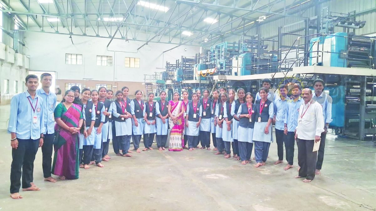 ವಿಜಯ ವಾಣಿ ಪ್ರೀಂಟಿಂಗ ಪ್ರೆಸಗೆ ಸ್ಟಡಿ ಟೂರ
