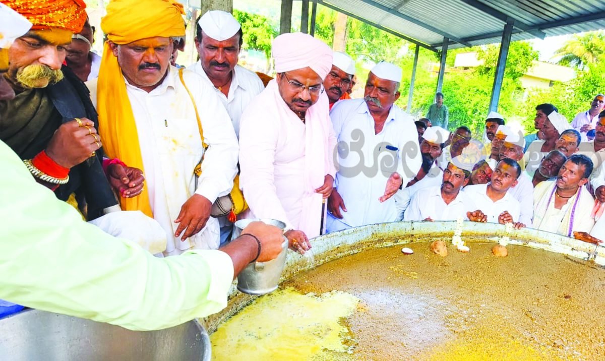 ಉತ್ತಮ ಮಳೆ, ಸಮೃದ್ಧ ಬೆಳೆಗಾಗಿ ಪ್ರಾರ್ಥಿಸಿದ ಅಡವಿ ಸಿದ್ದರಾಮ ಸ್ವಾಮೀಜಿ