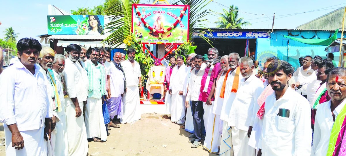 ಪಾಮನಕಲ್ಲೂರಲಿ ಅದ್ಧೂರಿಯಾಗಿ ಜರುಗಿದ ಮಹರ್ಷಿ ವಾಲ್ಮೀಕಿ ಜಯಂತಿ ಆಚರಣೆ