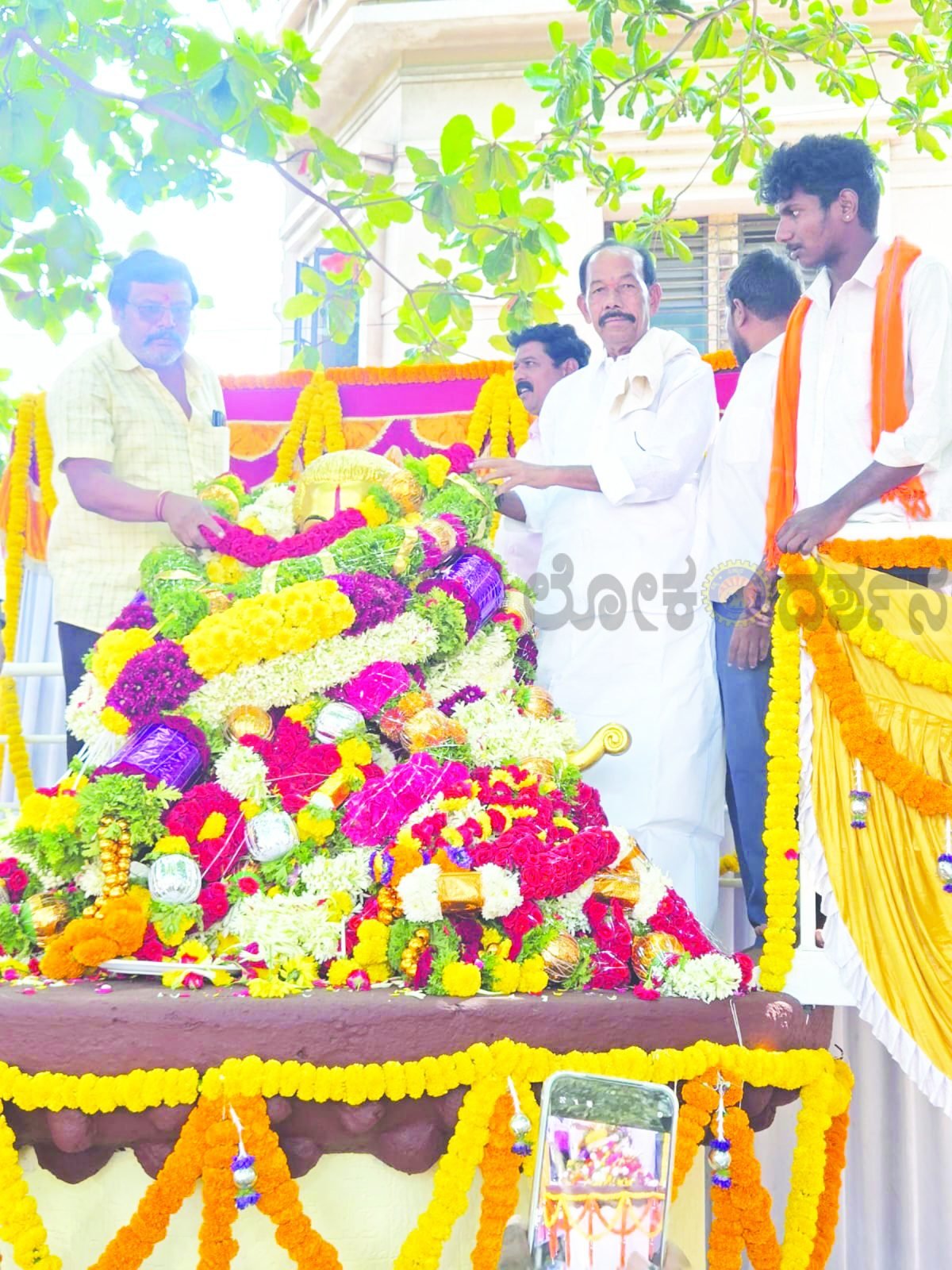 ವಾಲ್ಮೀಕಿ ಪುತ್ತಳಿಗೆ ವಿ ದೊಡ್ಡಕೇಶವ ರೆಡ್ಡಿ ಮಾಲಾರೆ​‍್ಣ