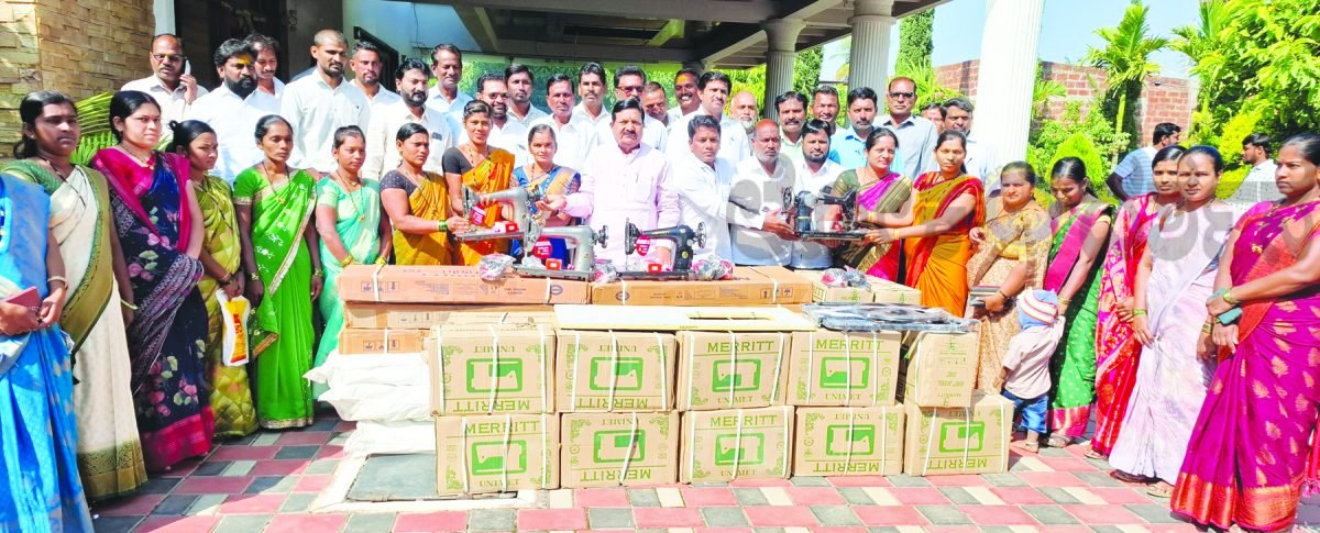 ಸ್ವಯಂ ಉದ್ಯೋಗಕ್ಕೆ ಪ್ರೋತ್ಸಾಹ: 25 ಮಹಿಳೆಯರಿಗೆ ಹೊಲಿಗೆ ಯಂತ್ರ ವಿತರಣೆ