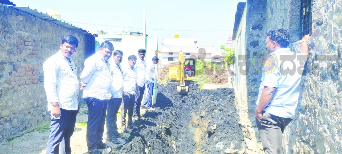ಕಡಣಿ 15 ವರ್ಷದ ನಂತರ ಗಟರ್ ಸ್ವಚ್ಛತೆ