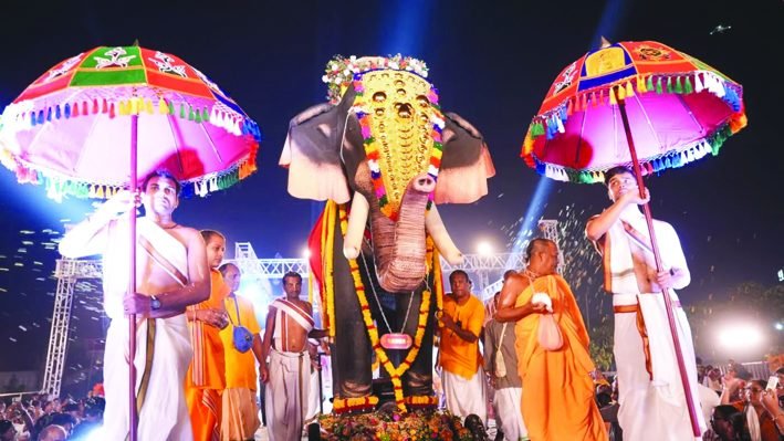 ಇಸ್ಕಾನ್ ದೇವಸ್ಥಾನಕ್ಕೆ ಯಾಂತ್ರಿಕ ಆನೆಯನ್ನು ಕೊಡುಗೆಯಾಗಿ ನೀಡಿದ ನಟ ಅದಿವಿ ಶೇಷ್