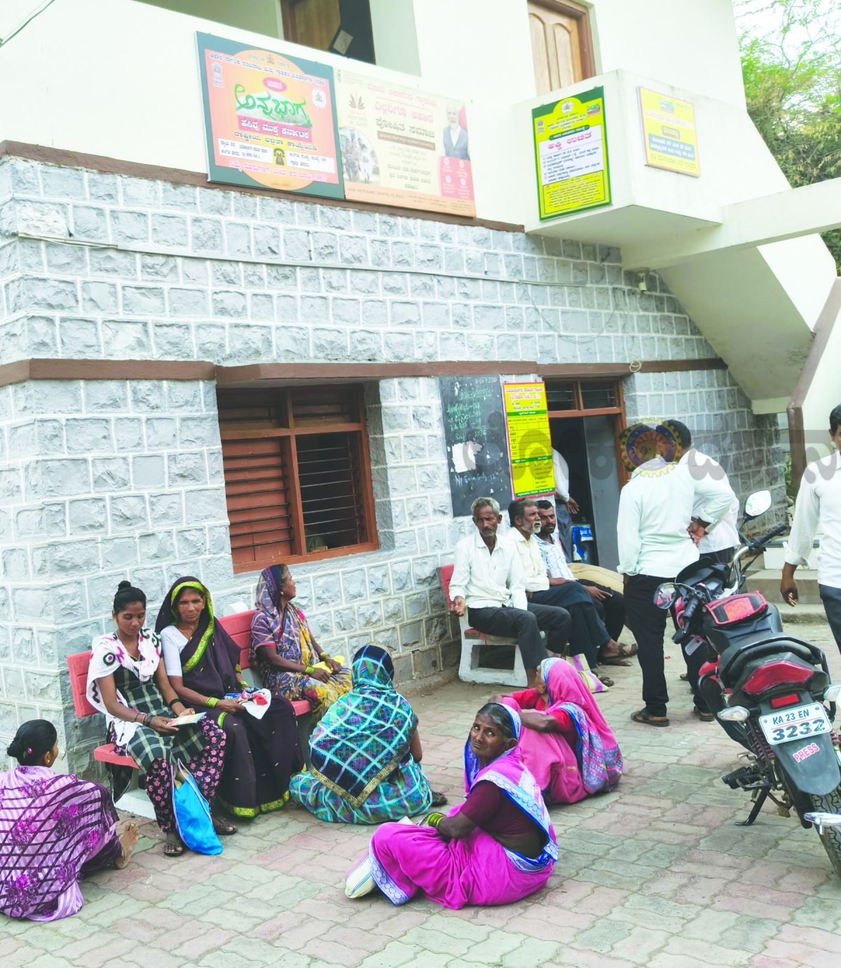 ಬಯೋಮೆಟ್ರಿಕ್ ಸರ್ವರ್ ಸಮಸ್ಯೆ: ಪಡಿತರಕ್ಕಾಗಿ ದಿನವೀಡೀ ಕಾಯುತ್ತಿರುವ ಗ್ರಾಹಕರ