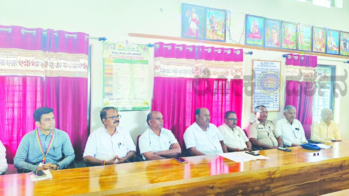 ತಹಶೀಲ್ದಾರ ಎಂ. ವ್ಹಿ. ಗುಂಡಪ್ಪಗೋಳ ನೇತೃತ್ವದಲ್ಲಿ ಕನ್ನಡ ರಾಜ್ಯೋತ್ಸವ ಪೂರ್ವಭಾವಿ ಸಭೆ