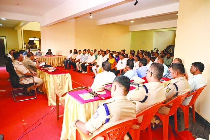 ಬೆಳಗಾವಿ ಪೊಲೀಸ್ ಆಯುಕ್ತರ ಅಧ್ಯಕ್ಷತೆಯಲ್ಲಿ ಎಸ್‌ಸಿ, ಎಸ್‌ಟಿ ಮಾಸಿಕ ಕುಂದುಕೊರತೆ ಸಭೆ