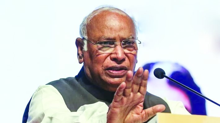 ಹಣದುಬ್ಬರ, ಹೆಚ್ಚುತ್ತಿರುವ ಸಾಲದ ವಿಚಾರವಾಗಿ ಮೋದಿ ಸರ್ಕಾರದ ವಿರುದ್ಧ ಖರ್ಗೆ ವಾಗ್ದಾಳಿ; ‘ಅಚ್ಛೇ ದಿನ್’ ಇನ್ನೂ ಮರೀಚಿಕೆ ಎಂದ ಕಾಂಗ್ರೆಸ್ ಅಧ್ಯಕ್ಷ