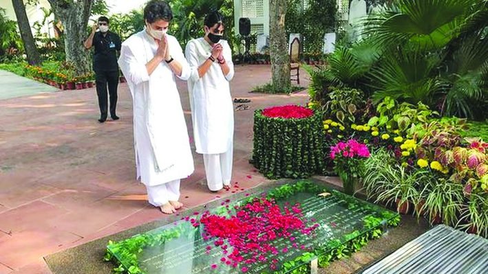 ಇಂದಿರಾ ಗಾಂಧಿ ಅವರ 42ನೇ ಪುಣ್ಯಸ್ಮರಣೆ: ಅಜ್ಜಿಗೆ ಭಾವನಾತ್ಮಕ ನಮನ ಸಲ್ಲಿಸಿದ ಪ್ರಿಯಾಂಕಾ ಗಾಂಧಿ