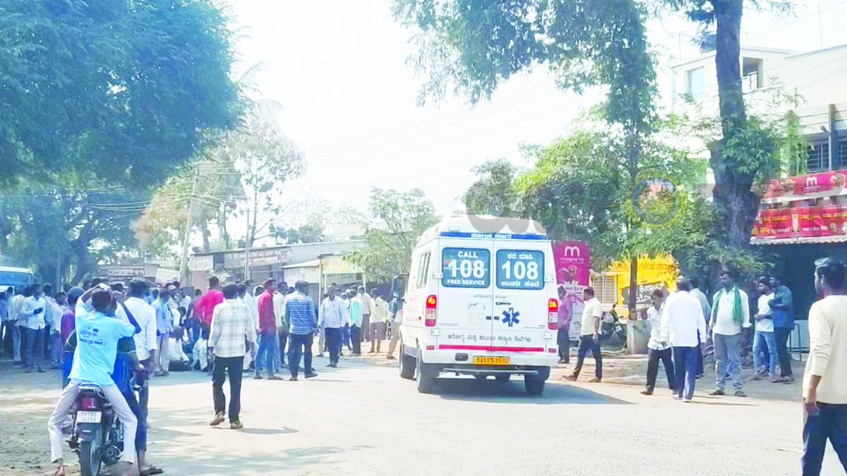 ತಾಲೂಕಿನಲ್ಲಿ ಭುಗಿಲೆದ್ದ ರೈತರ ಆಕ್ರೋಶ   ಕಾಗವಾಡ, ಶೇಡಬಾಳ, ಶಿರಗುಪ್ಪಿ, ಐನಾಪೂರ, ಜುಗೂಳ ಸಂಪೂರ್ಣ ಬಂದ್