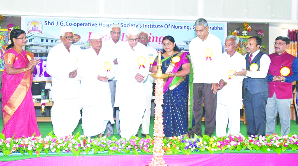 ನರ್ಸಗಳು ತಮ್ಮ ಜೀವನವನ್ನು ರೋಗಿಗಳ ಸೇವೆಗೆ ಮೀಸಲಿಡಬೇಕು