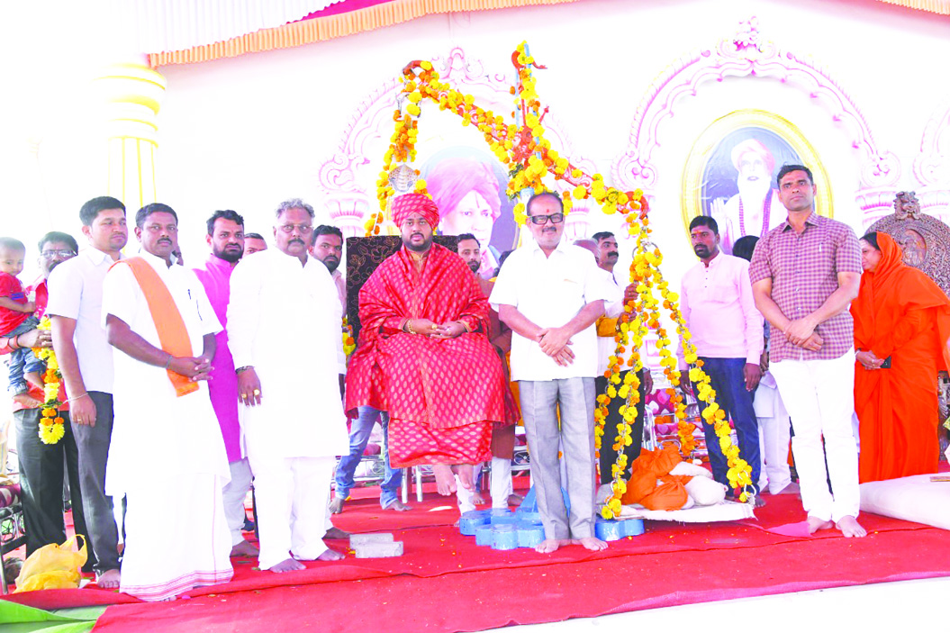 ಭಕ್ತಿ ಮಾರ್ಗದಲ್ಲಿ ನಡೆಯಿರಿ: ಡಾ.ಮುರಘರಾಜೇಂದ್ರ ಶ್ರೀಗಳು