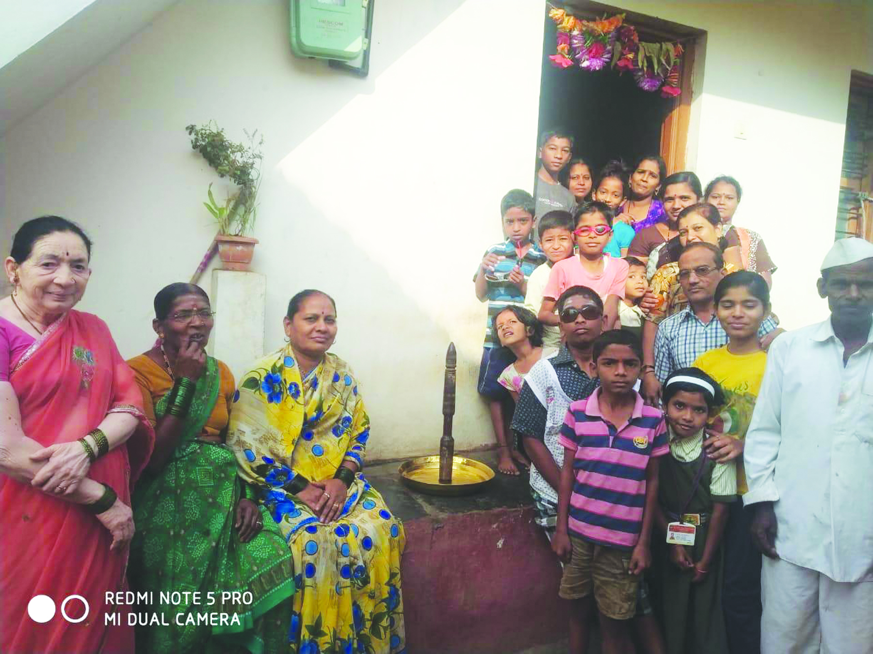 ಉಗಾರ ಬುದ್ರುಕ: ಗ್ರಹಣ ವೀಕ್ಷಿಸಿದ ಜನರು