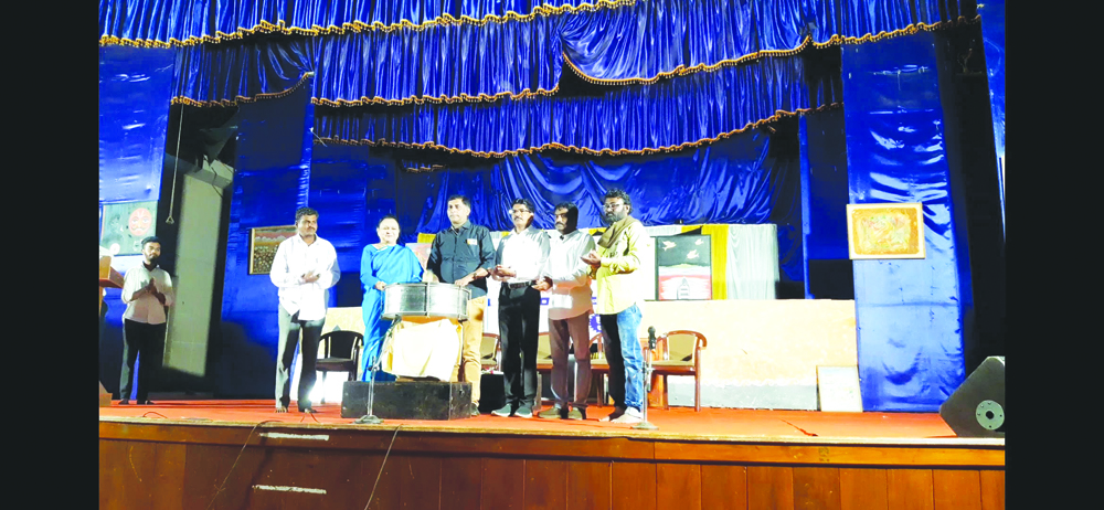 ಗಡಿಯಲ್ಲಿ ನಾಟಕ ಅಭಿರುಚಿ ಬೆಳೆಸಿ: ಪತ್ರಕರ್ತ ಮುರುಗೇಶ ಶಿವಪೂಜಿ