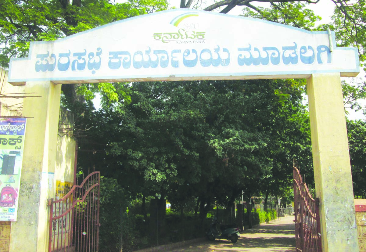 ಅಧಿಕಾರಿಗಳ ಆಡಳಿತ.. ಅಭಿವೃದ್ದಿ ಕುಂಠಿತ..