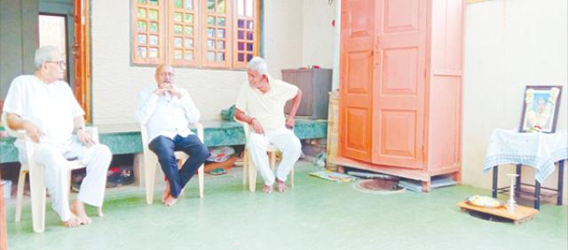 ದಿ. ಪ್ರಕಾಶ ಕಠಾರೆ ಮನೆಗೆ ವೀರಕುಮಾರ ಪಾಟೀಲ ಭೇಟಿ