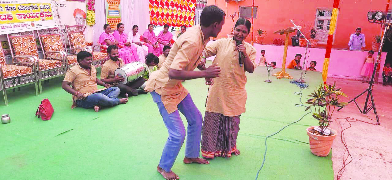 ಅಥಣಿ: ಶ್ರವಣ ದೋಷ ಕುರಿತು ಬೀದಿ ನಾಟಕ