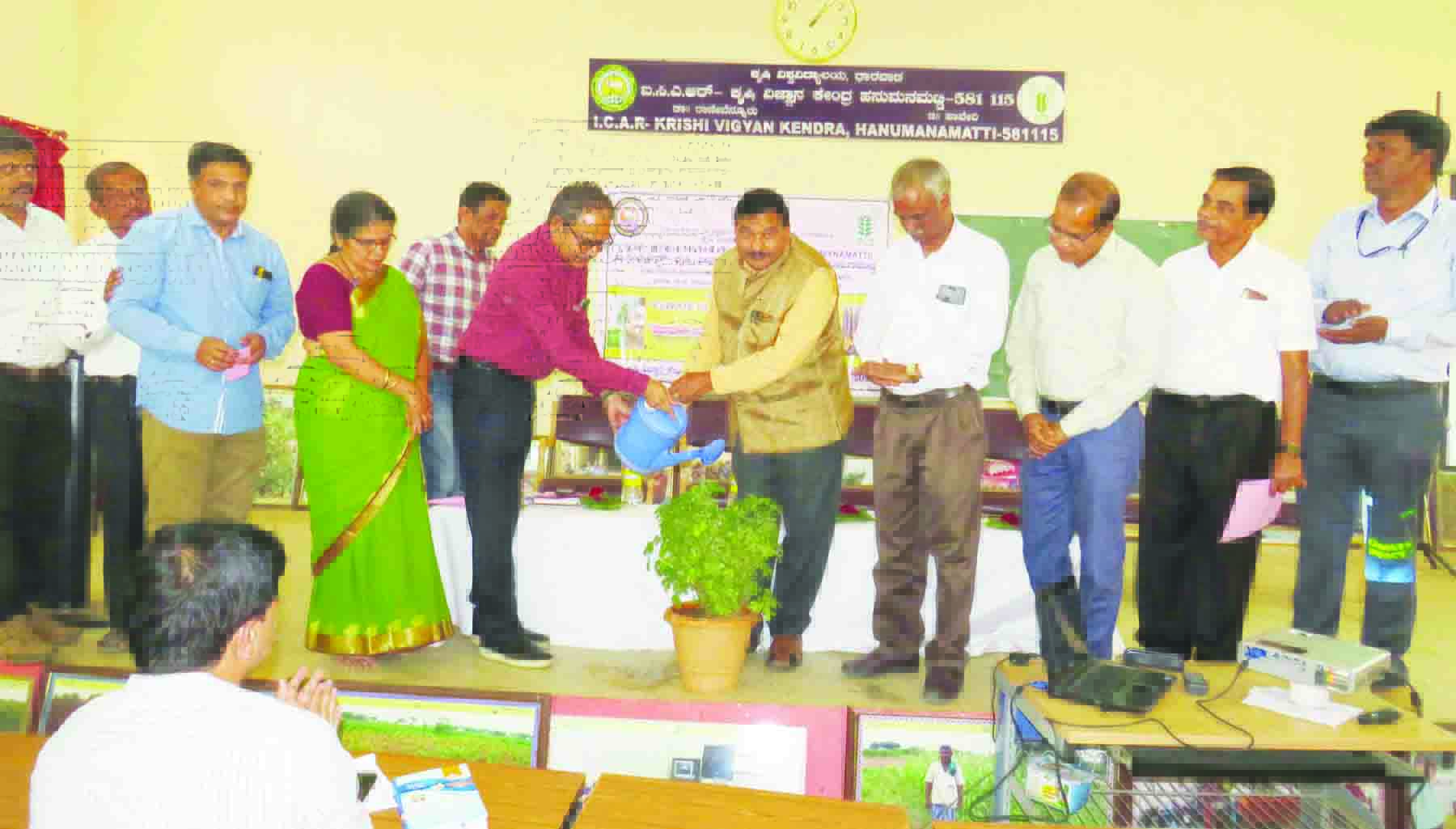 ಕೃಷಿ ಇಲಾಖೆಯ ಕಾರ್ಯದಶರ್ಿ ರಾಜೇಂದರ್ ಭೇಟಿ ಪರಿಶೀಲನೆ