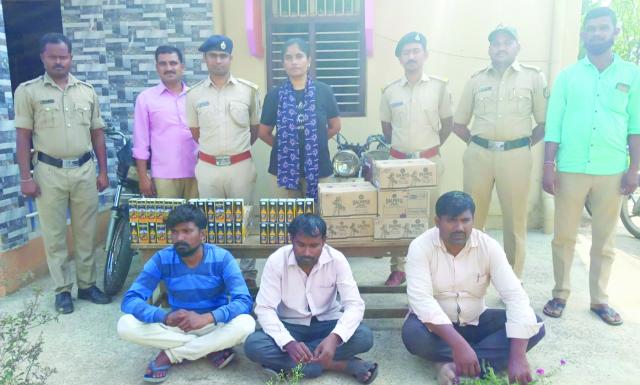 70ಸಾವಿರ ಮೌಲ್ಯದ ಅಕ್ರಮ   ಮದ್ಯ ಮಾರಾಟ: ಮೂವರ ಬಂಧನ 