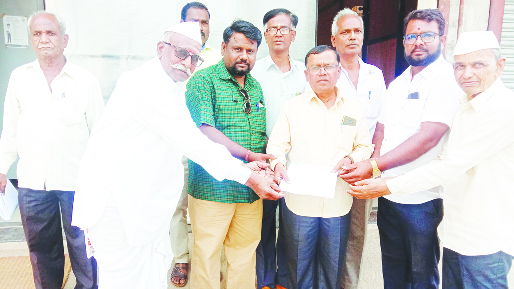 ಹಾರೂಗೇರಿ: ಮಹಾನ್ ಚೇತನಗಳ ವೃತ್ತಗಳಿಗೆ ಕಂಚಿನ ಪ್ರತಿಮೆ ನಿರ್ಮಿಸುವುದಕ್ಕೆ ಮನವಿ 