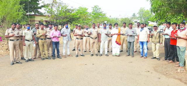 ಕರ್ತವ್ಯ ನಿರತ ಪೊಲೀಸರಿಗೆ ಅಲ್ಪೋಪಹಾರ