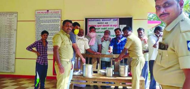 ಜೆ.ಪಿ.ಪೌಂಡೇಶನ್ ವತಿಯಿಂದ ಉಪಹಾರ ವ್ಯವಸ್ಥೆ