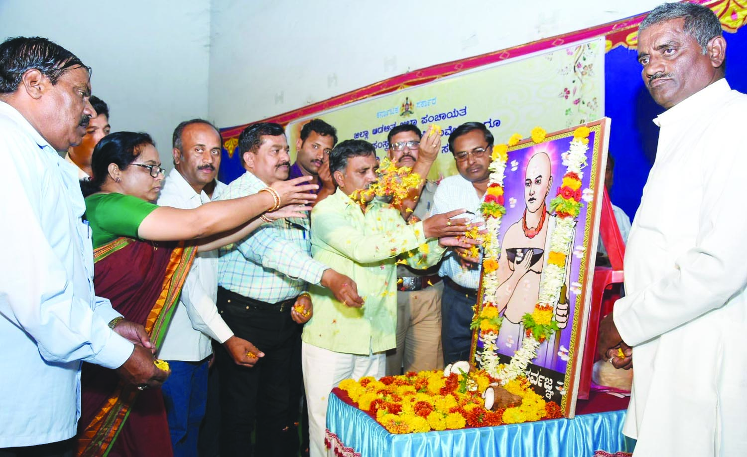 ಶೀಘ್ರದಲ್ಲೇ ಜಿಲ್ಲಾ ಕೇಂದ್ರದಲ್ಲಿ ಸರ್ವಜ್ಞ ಸಭಾಭವನ ನಿರ್ಮಾಣ