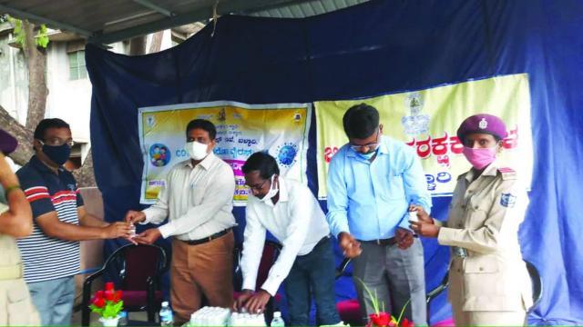 ಕೊರೊನಾ ವಾರಿಯಸರ್್ ಸೇವೆ ಶ್ಲಾಘನೀಯ: ಜಿಲ್ಲಾ ಆಯುಷ್ ಅಧಿಕಾರಿ ಡಾ.ವರಪ್ರಸಾದ್